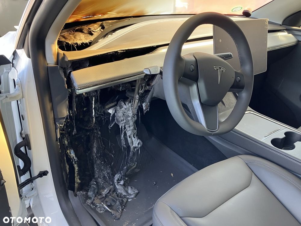 Tesla Model Y - 10