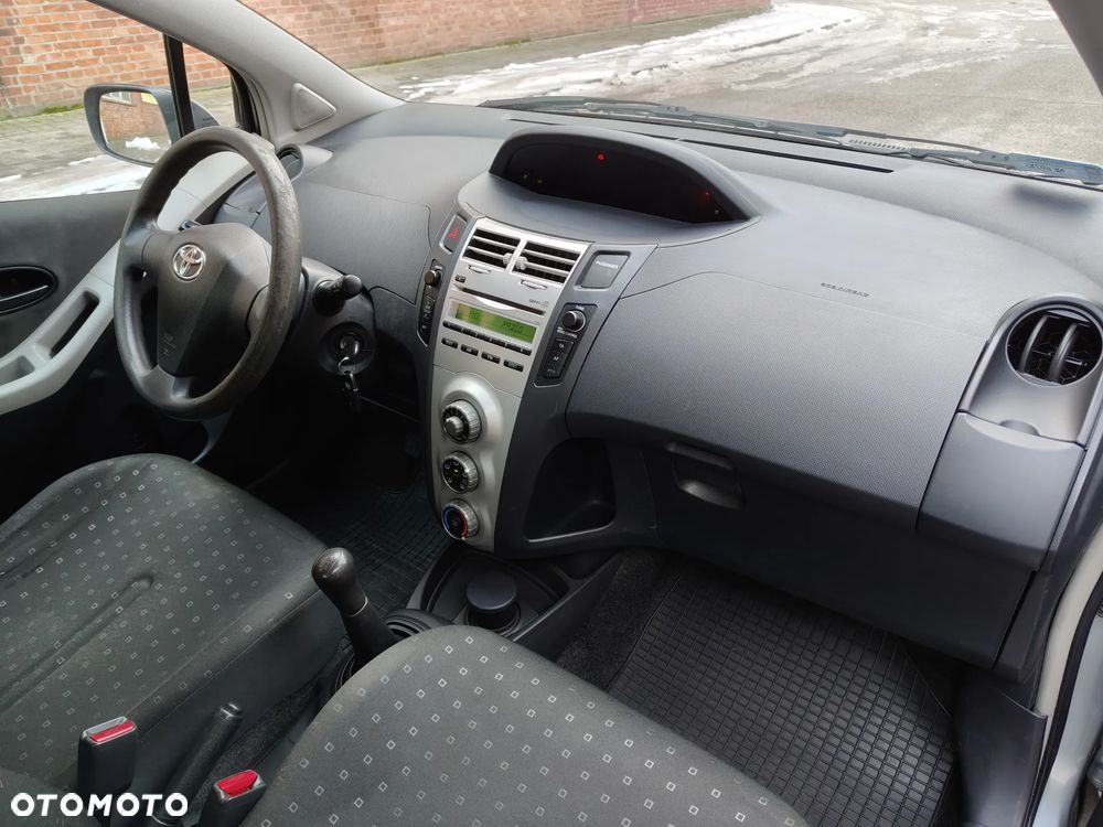 Toyota Yaris 1.3 Luna A/C - 24