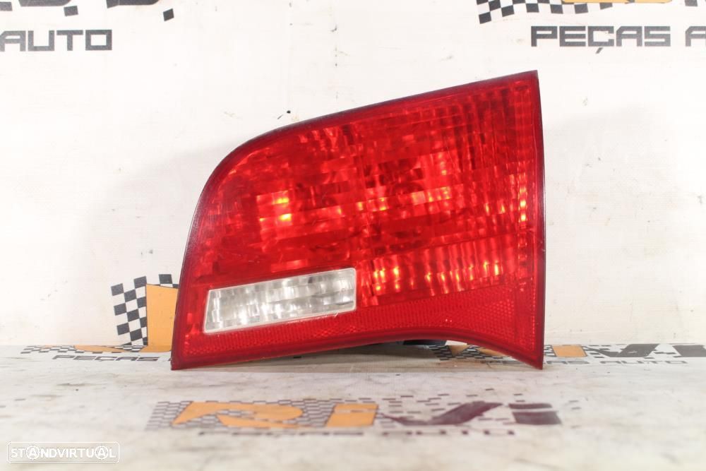 Farolim Direito Audi A6 Avant (4F5, C6)  4F9945094b / 89037748 / Mala - 1