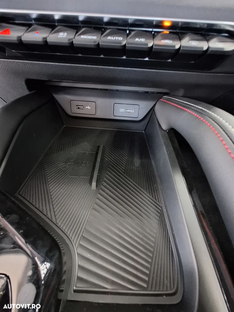 Geely Coolray - 12