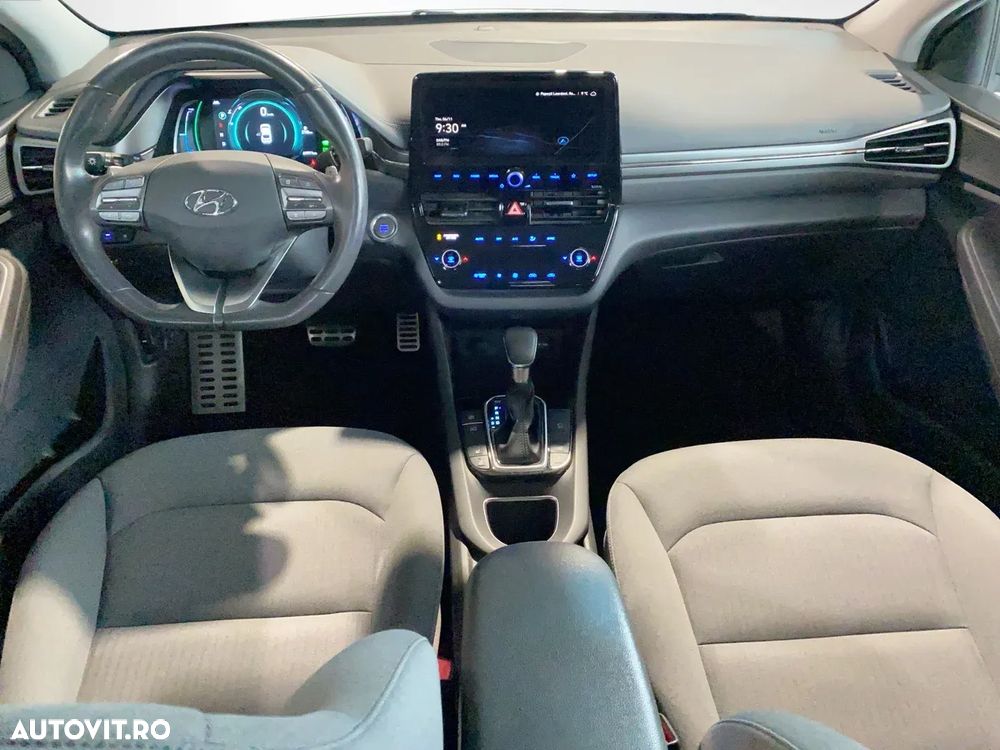 Hyundai IONIQ - 10