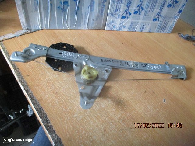 Elevador Sem Motor 827211031R DACIA SANDERO 2016 5P TE - 1