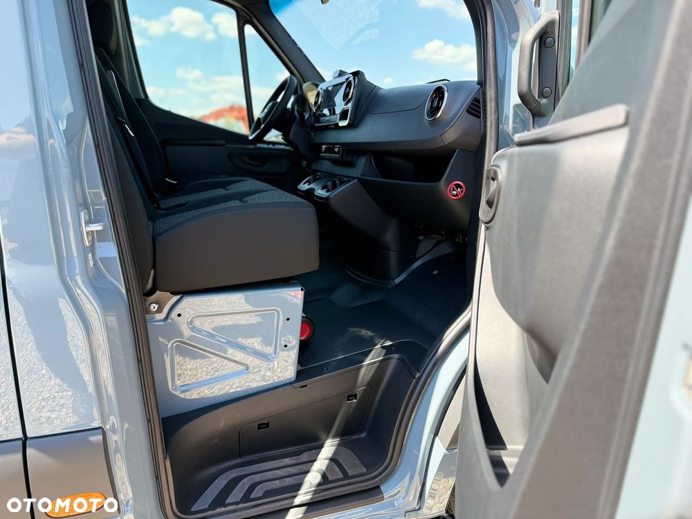 Mercedes-Benz Sprinter - 15