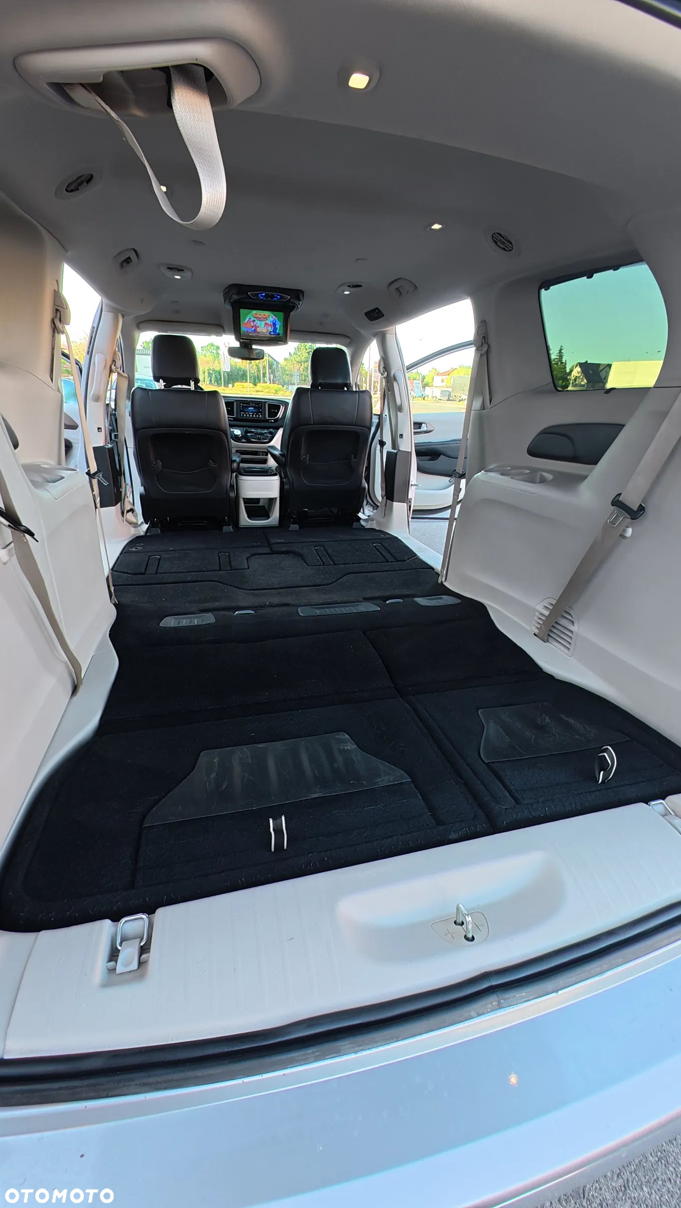 Chrysler Pacifica - 14