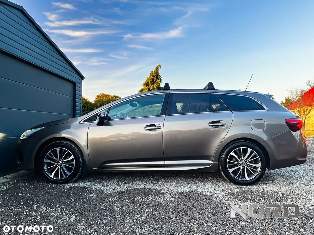 Toyota Avensis 1.8 Premium MS - 7