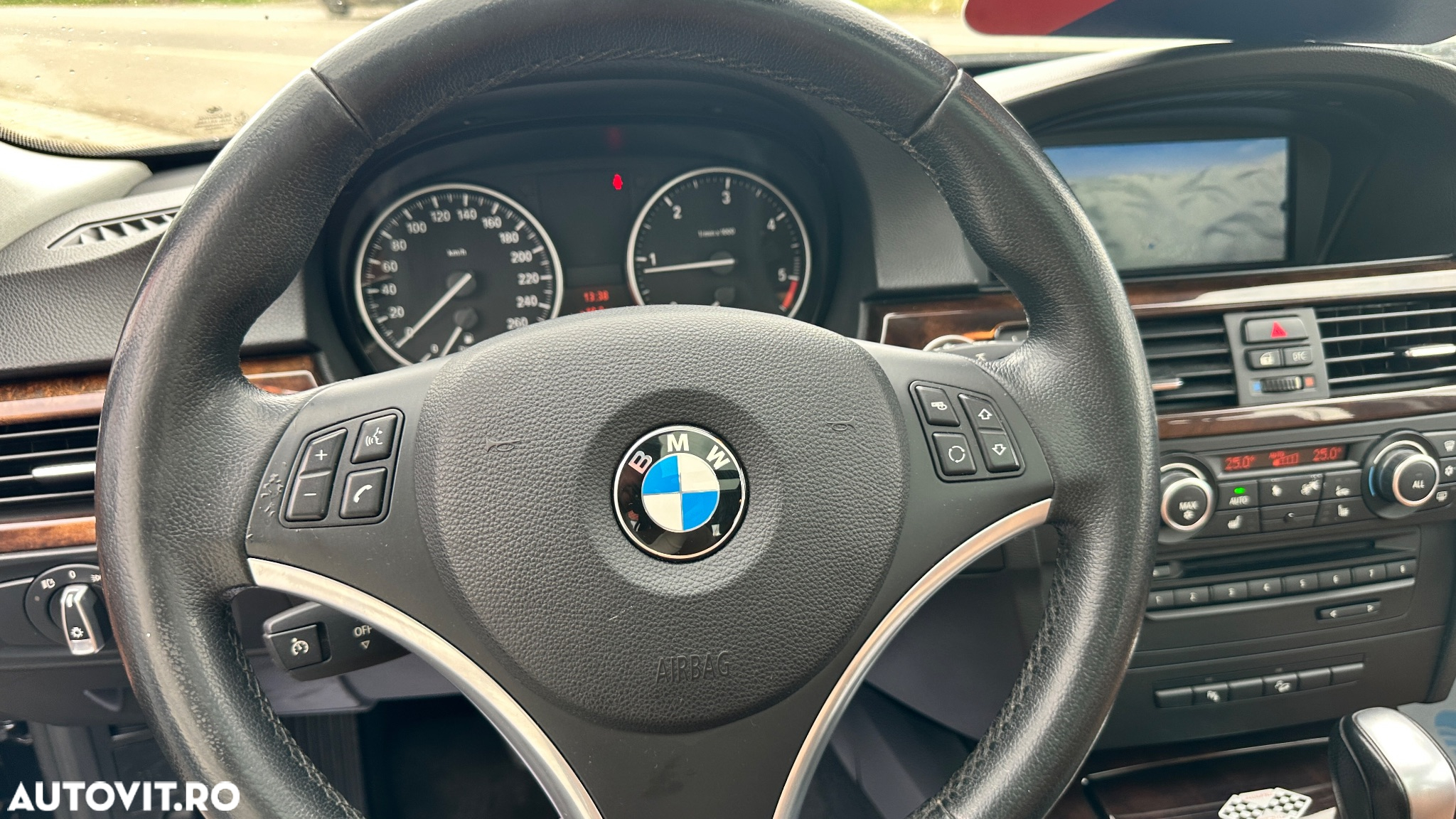 BMW Seria 3 320d xDrive DPF Touring Aut. - 27