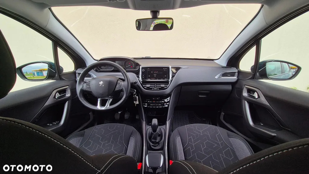Peugeot 2008 1.2 Pure Tech Style S&S - 9