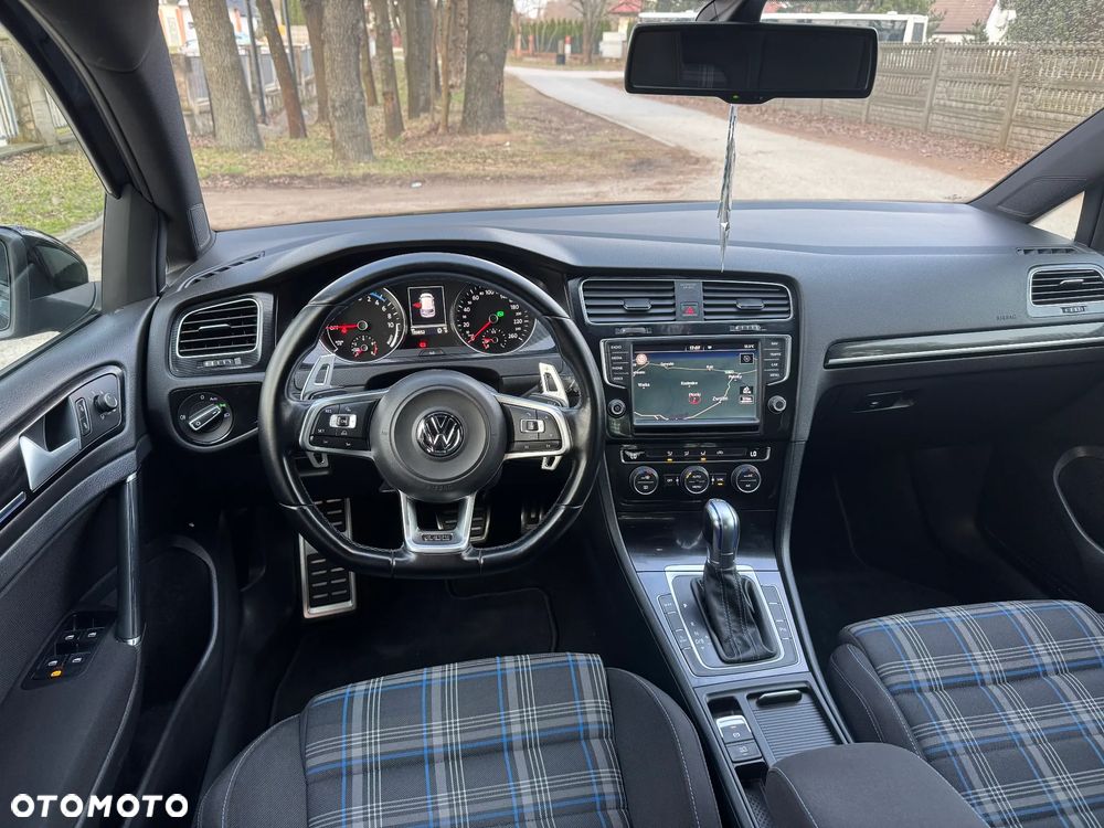 Volkswagen Golf - 17