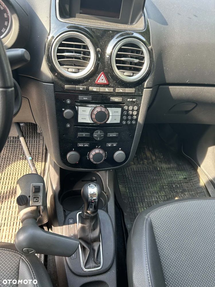 Opel Corsa 1.4 16V Cosmo - 8