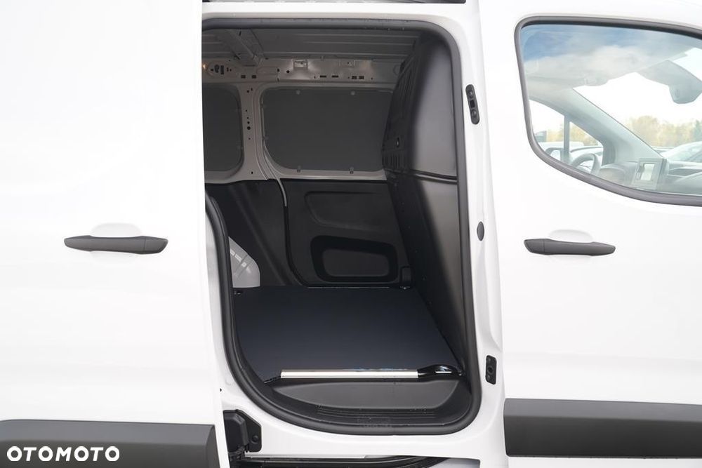 Toyota Proace City 1.5 D-4D Long 2,3t Active - 11
