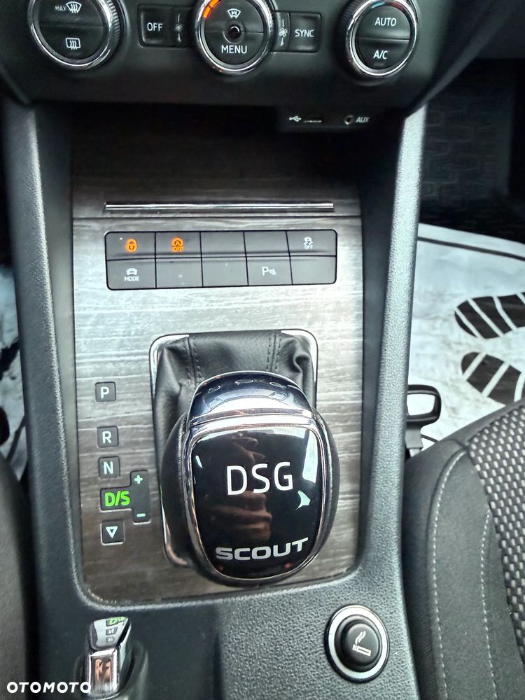 Skoda Octavia 2.0 TDI 4x4 DSG Scout - 22