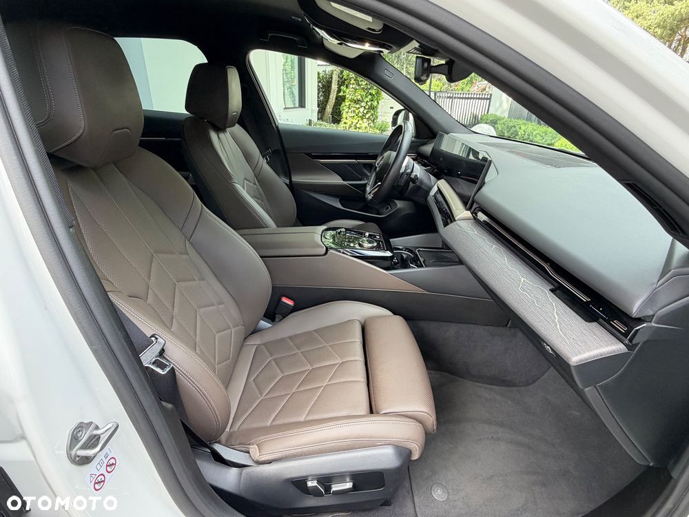 BMW Seria 5 520i mHEV M Sport sport - 14