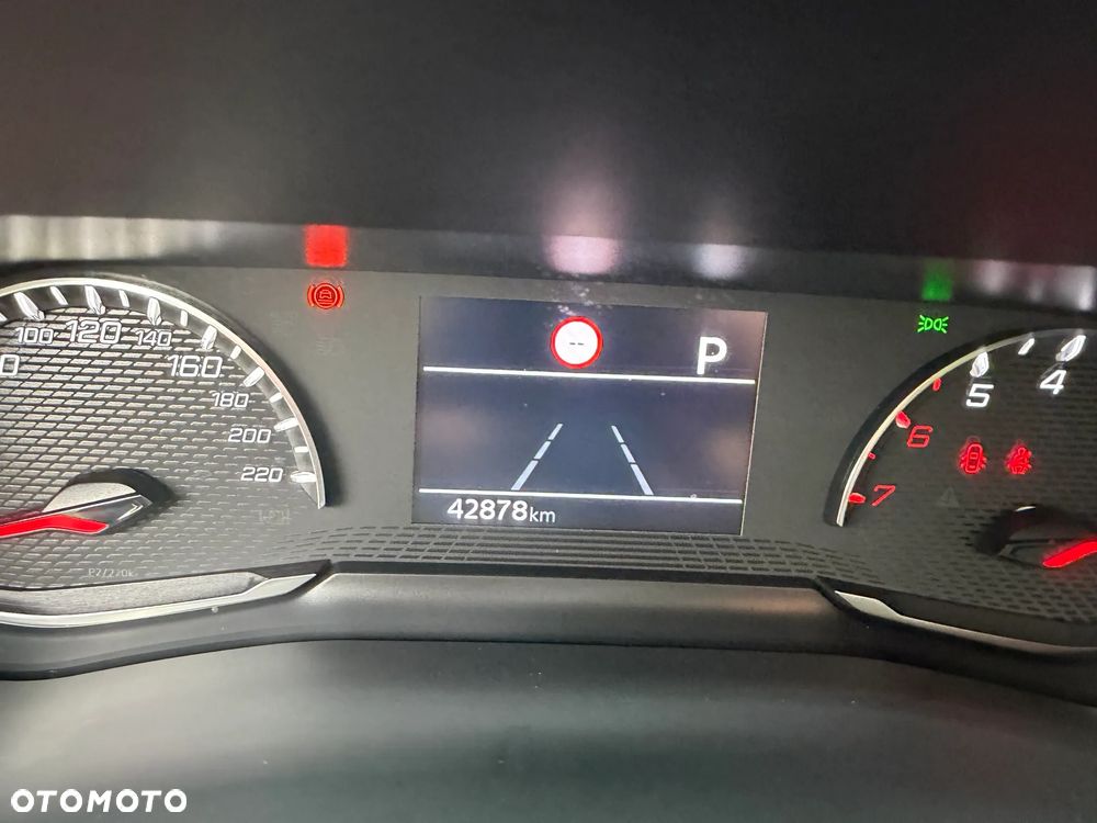 Peugeot 208 - 33