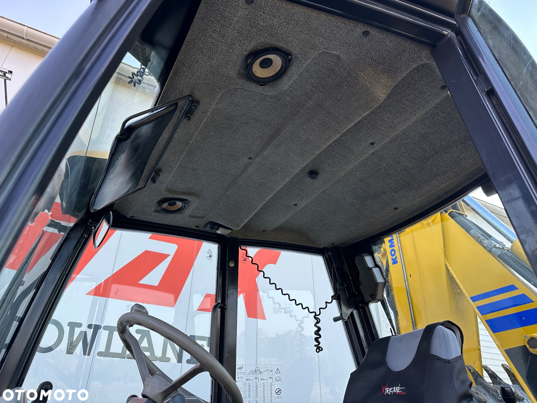 Komatsu WB93R - 19
