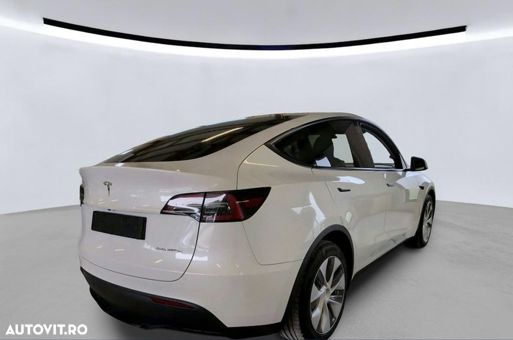 Tesla Model Y Long Range Dual Motor AWD - 4