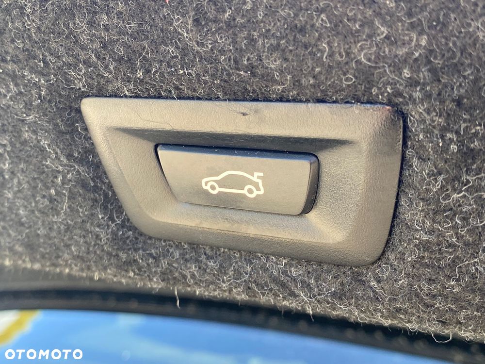 BMW Seria 5 M550i xDrive sport - 24