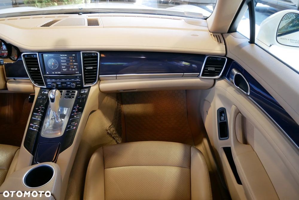 Porsche Panamera 4 - 17