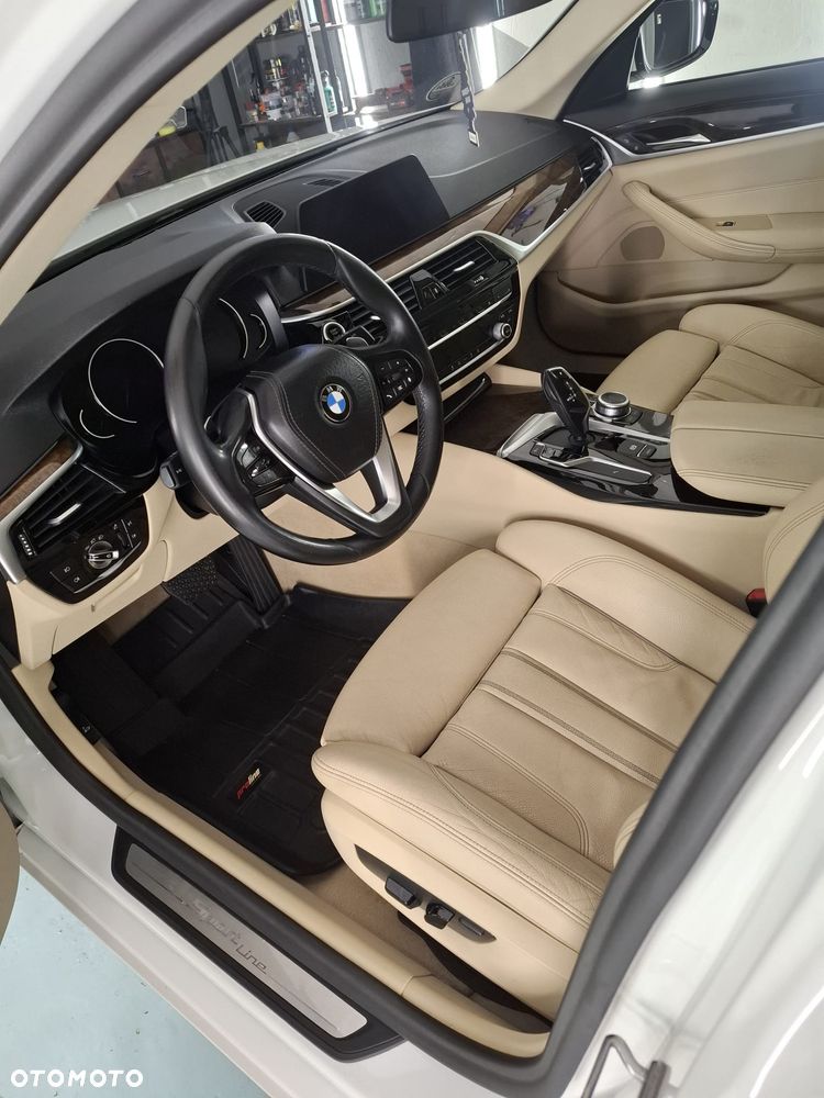BMW Seria 5 530d xDrive Sport Line sport - 10