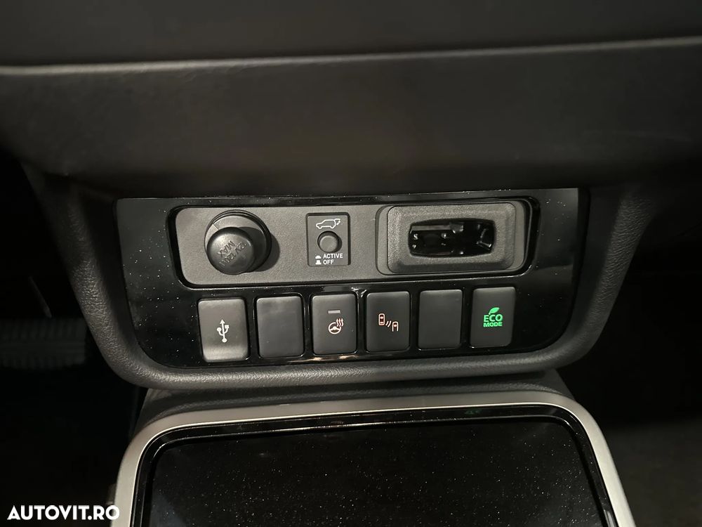 Mitsubishi Outlander - 24