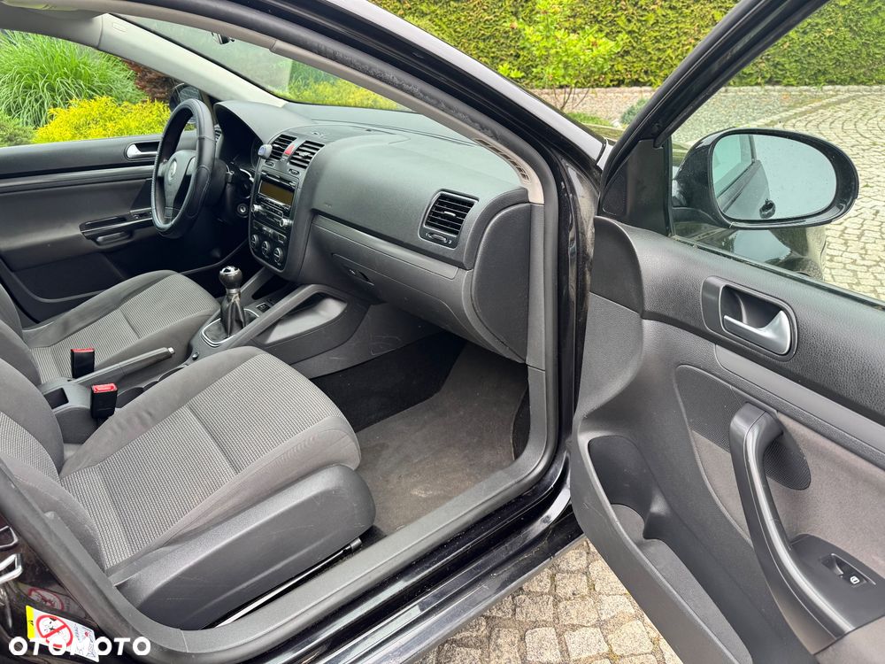 Volkswagen Golf - 32
