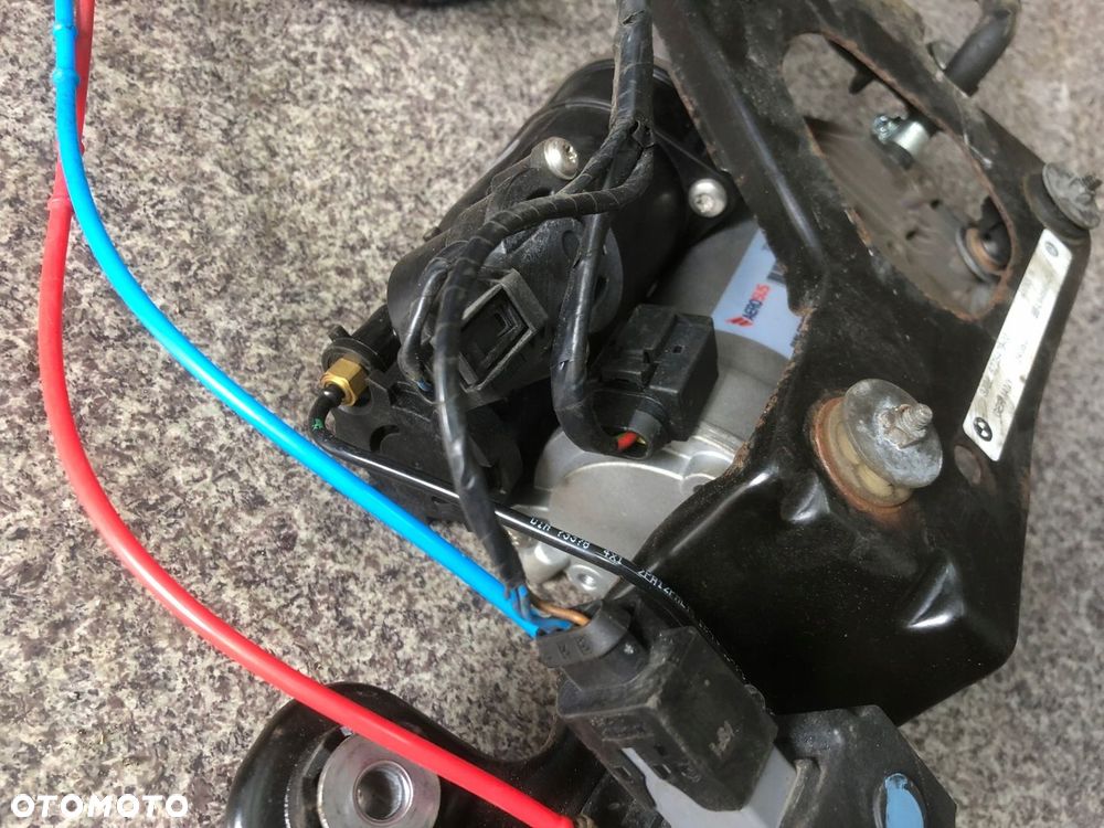 BMW E70 X5 pompa kompresor agregat zawieszenia tyl nivo X6 - 8