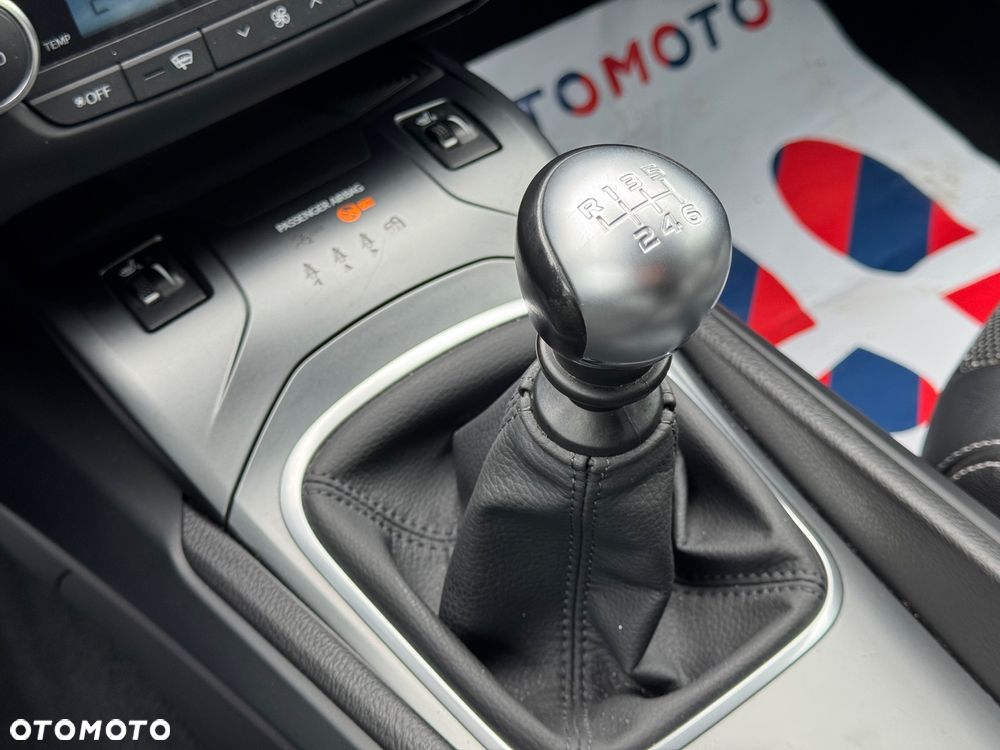 Toyota Avensis Touring Sports 1.8 Edition S+ - 20