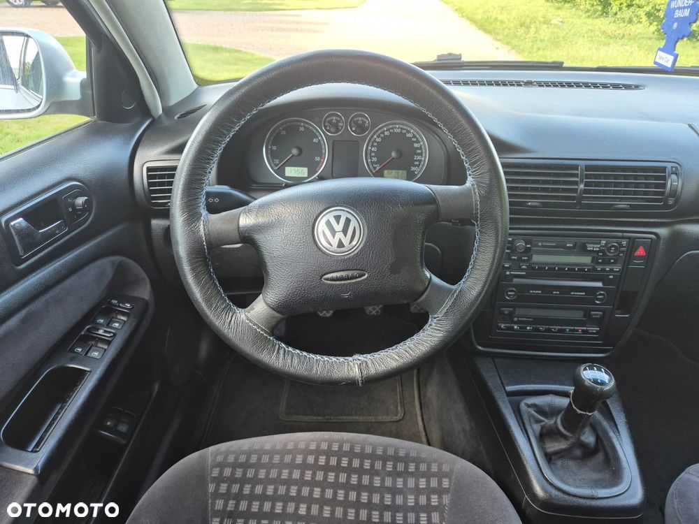 Volkswagen Passat 1.9 TDI Comfortline - 22