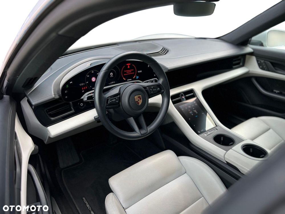 Porsche Taycan - 10