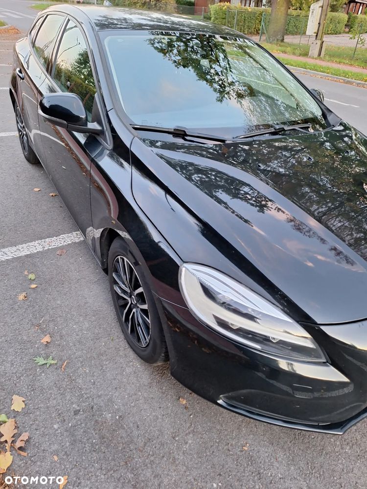 Volvo V40 T2 Momentum - 1