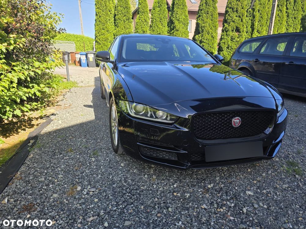 Jaguar XE 2.0 D Prestige - 4