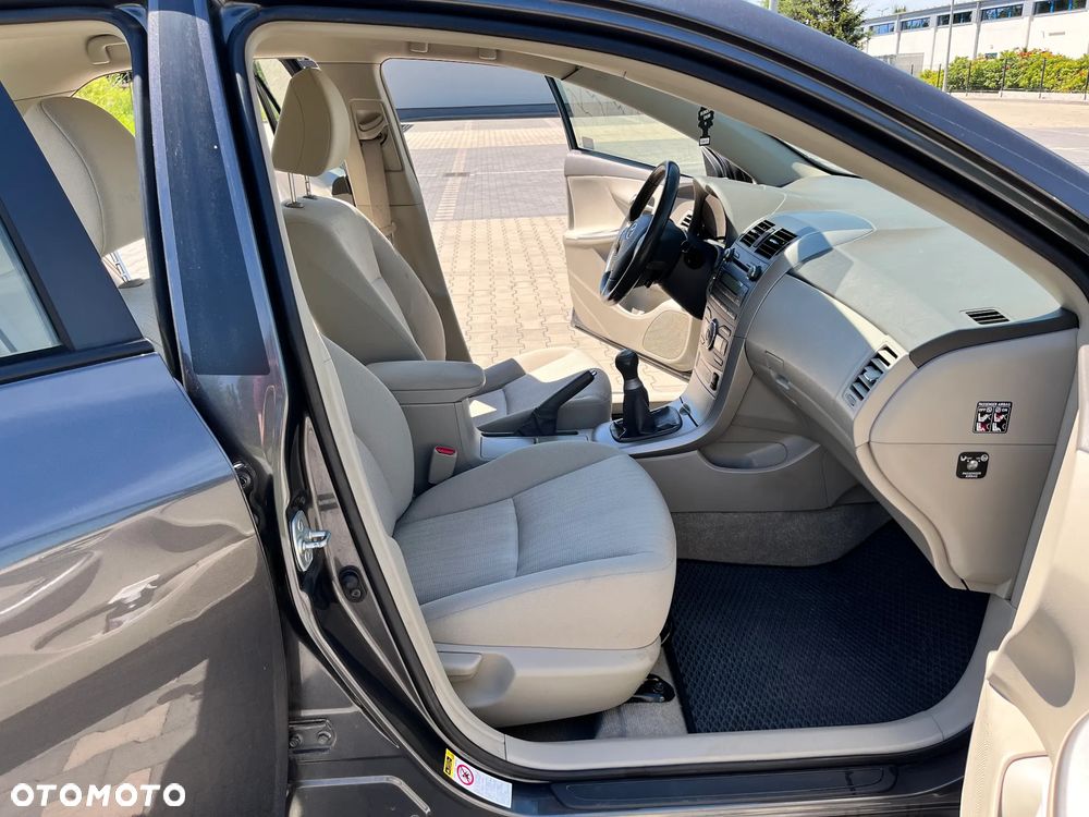 Toyota Corolla 1.6 VVT-i Luna - 9