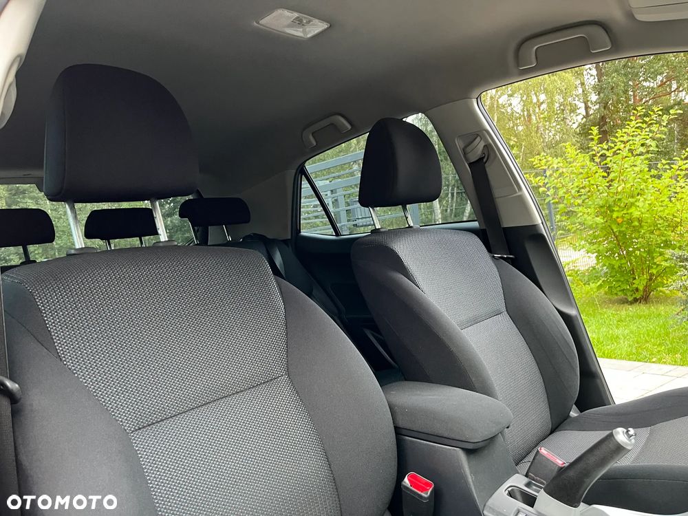 Toyota Auris - 16