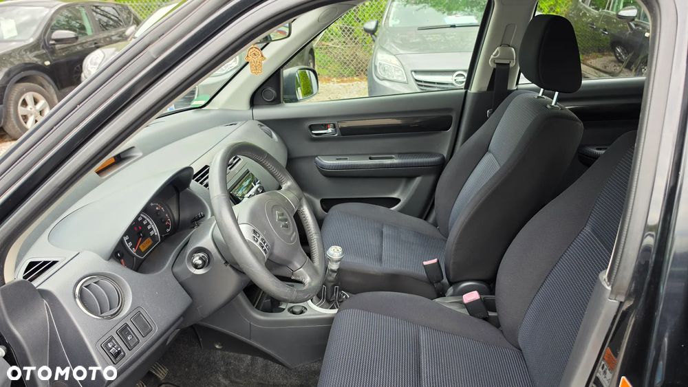 Suzuki Swift 1.3 Black and White - 16
