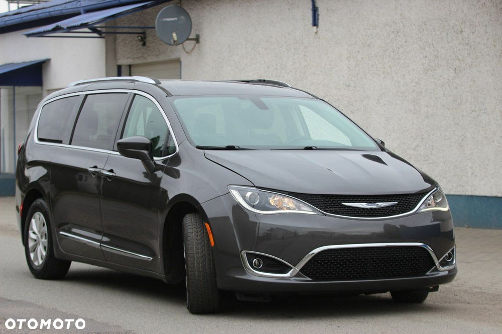 Chrysler Pacifica - 3