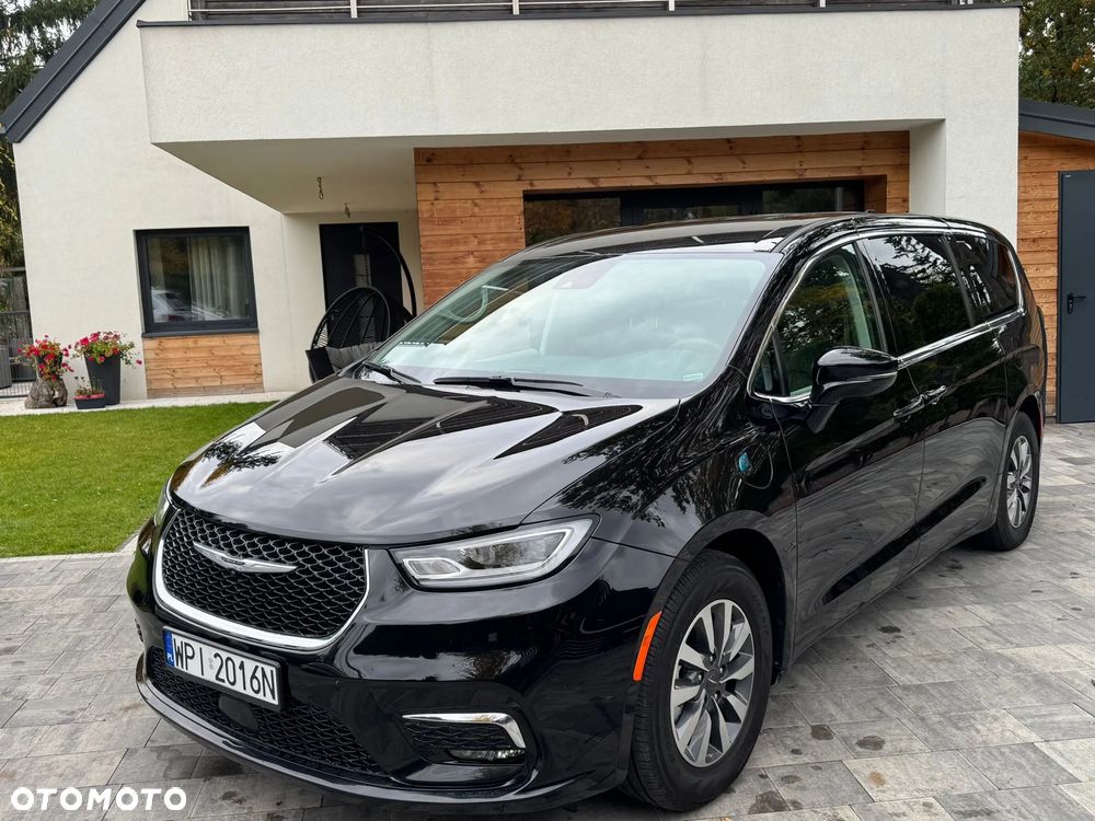 Chrysler Pacifica - 1