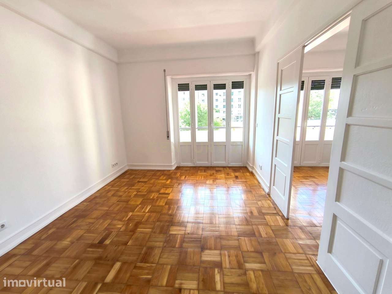 Apartamento T3+1 renovado em Alvalade(Av. Roma), Lisboa - Grande imagem: 2/25