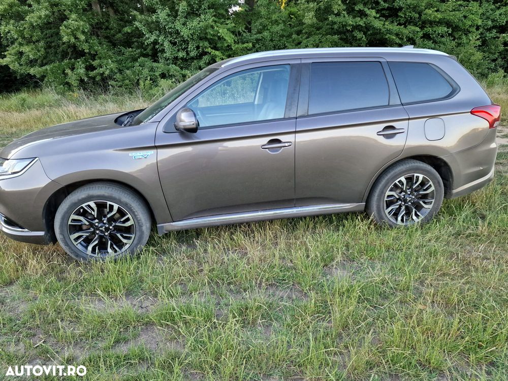 Mitsubishi Outlander 2.0 4WD Plus - 11