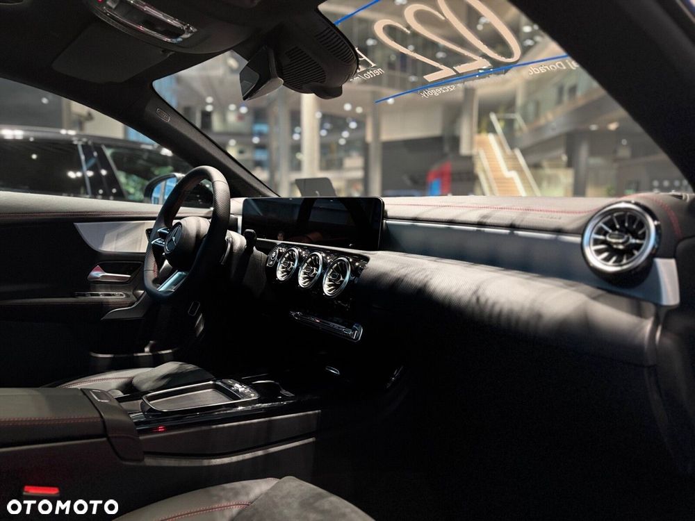 Mercedes-Benz CLA - 13