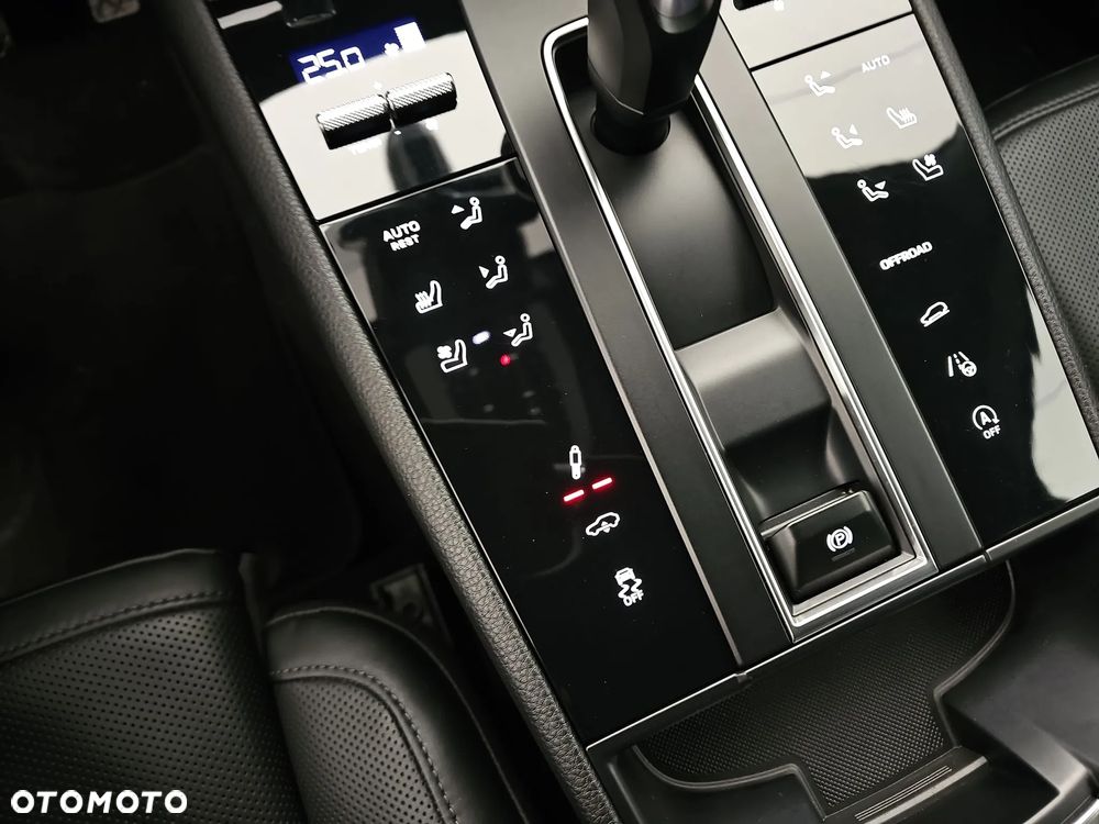 Porsche Macan T - 16