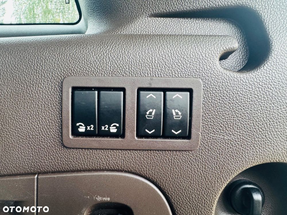 Chevrolet Suburban - 32