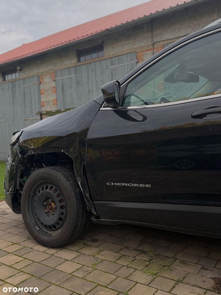 Jeep Cherokee - 4
