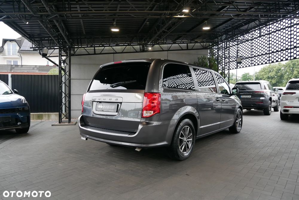 Dodge Grand Caravan - 3