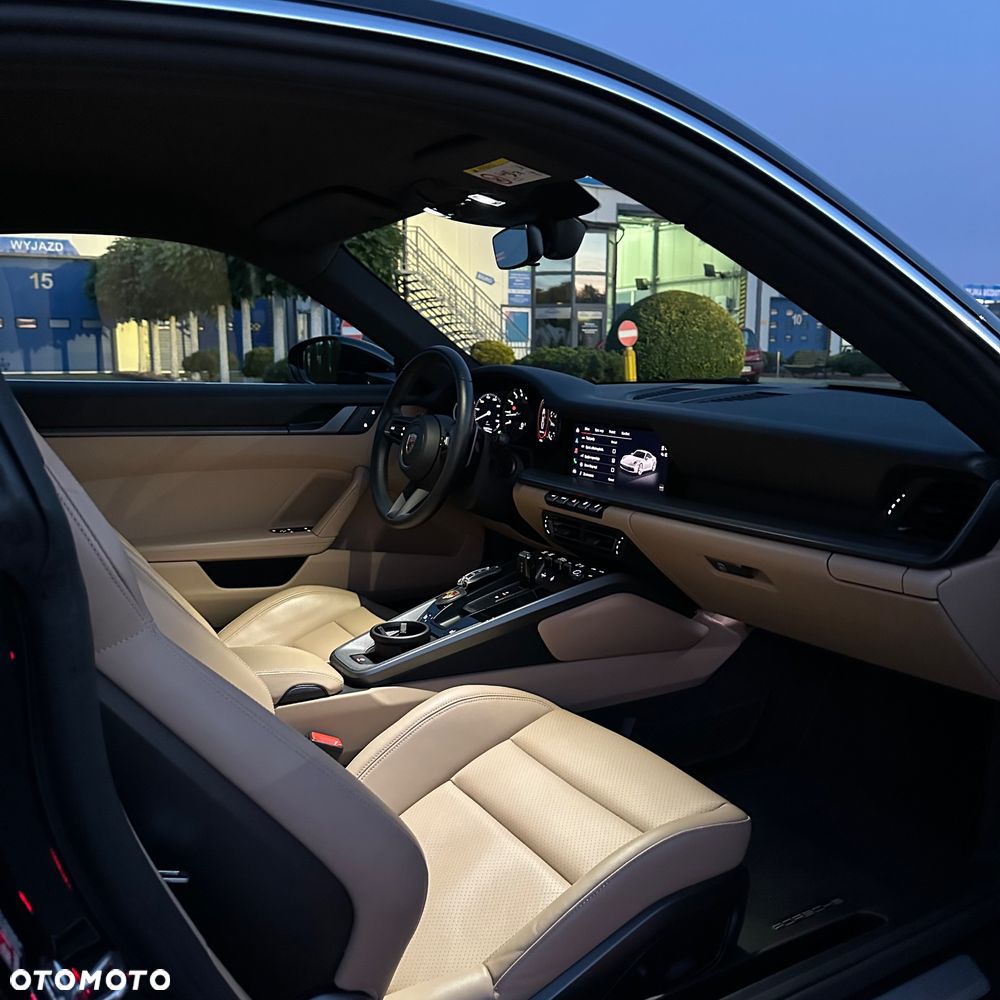 Porsche 911 Carrera - 12