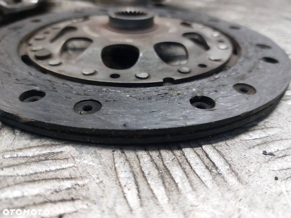 KOŁO DWUMASOWE + TARCZA + DOCISK + ŁOŻYSKO VOLKSWAGEN PASSAT B5 1.6 8V - 5