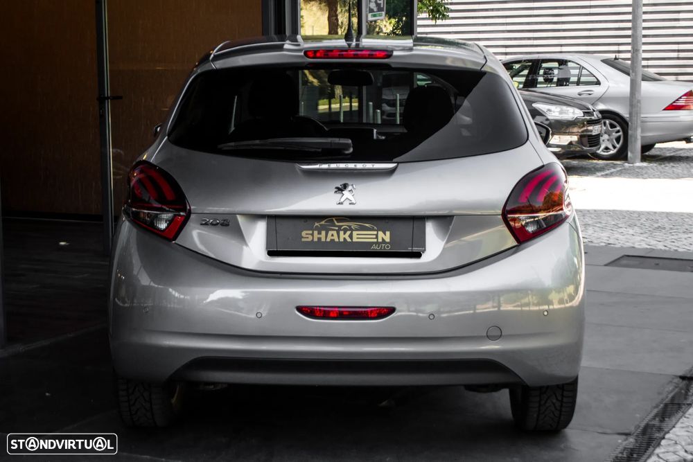 Peugeot 208 1.2 PureTech Signature - 9
