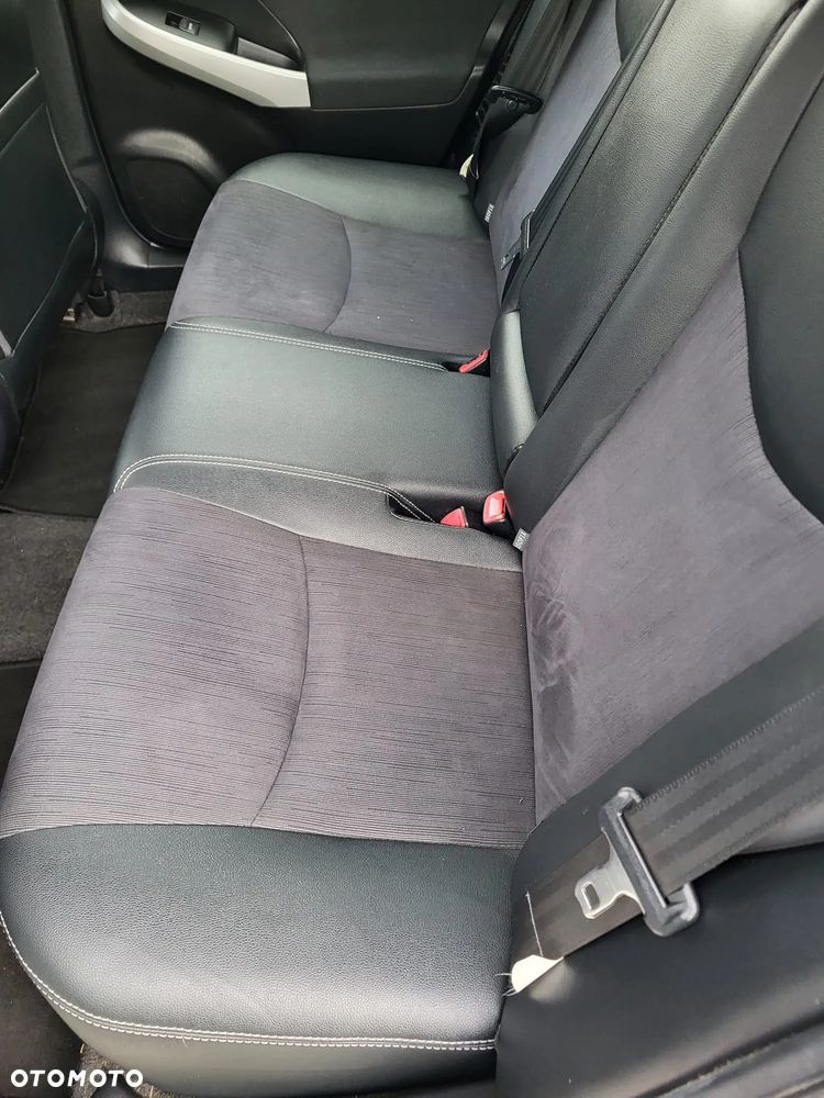 Toyota Prius (Hybrid) - 5