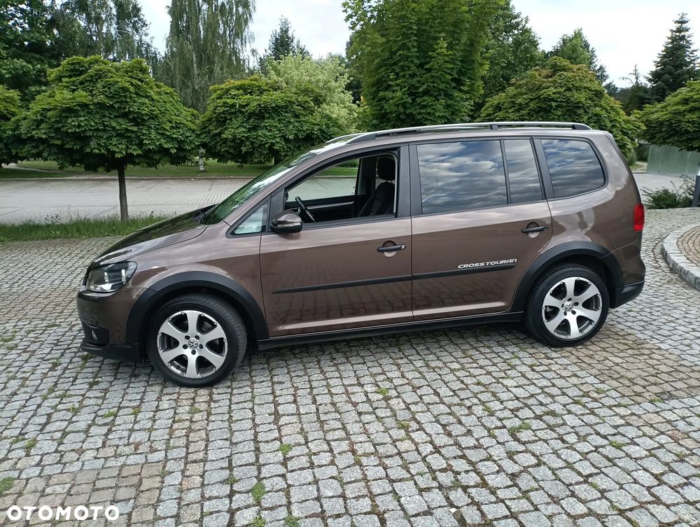 Volkswagen Touran 2.0 TDI DPF Cross - 2