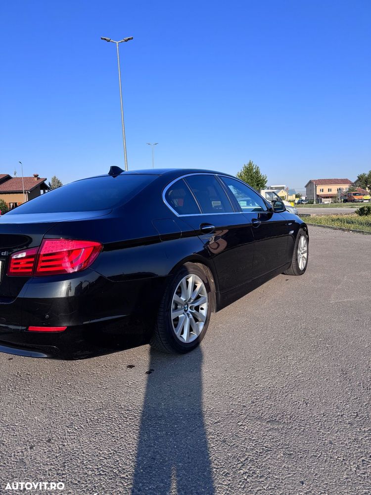 BMW Seria 5 525d xDrive - 4