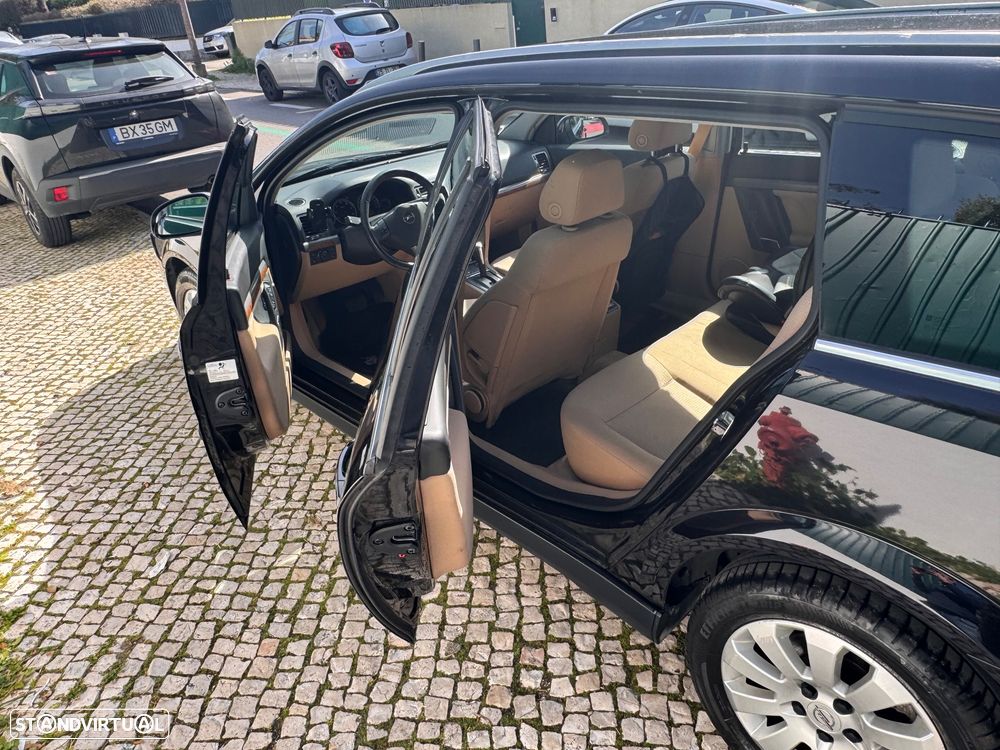 Opel Vectra Caravan 1.9 CDTi Elegance Aut - 12