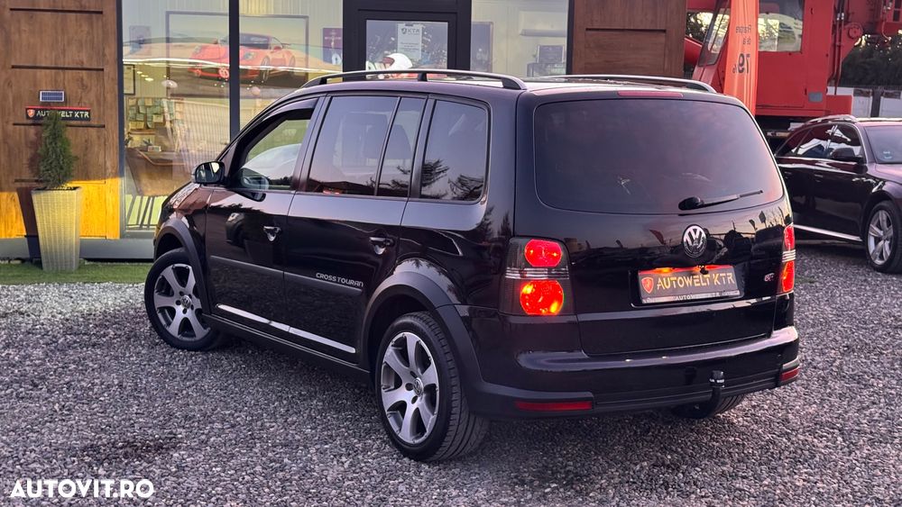 Volkswagen Touran 2.0 TDI DPF DSG Cross - 8